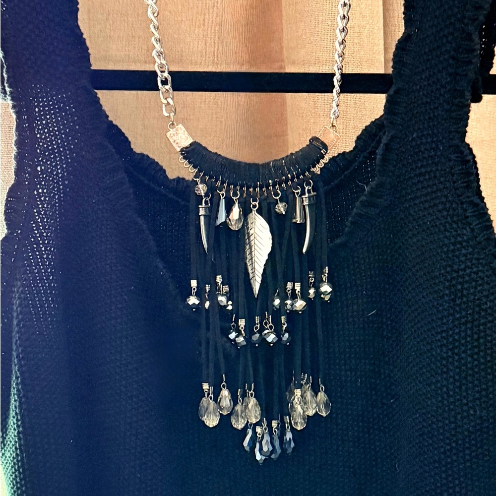 Source Unknown Black and Silver tone Necklace with Intricate Pendant